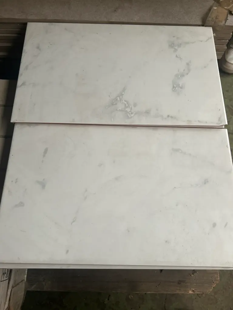 JT10  - Carrelage mural effet marbre 