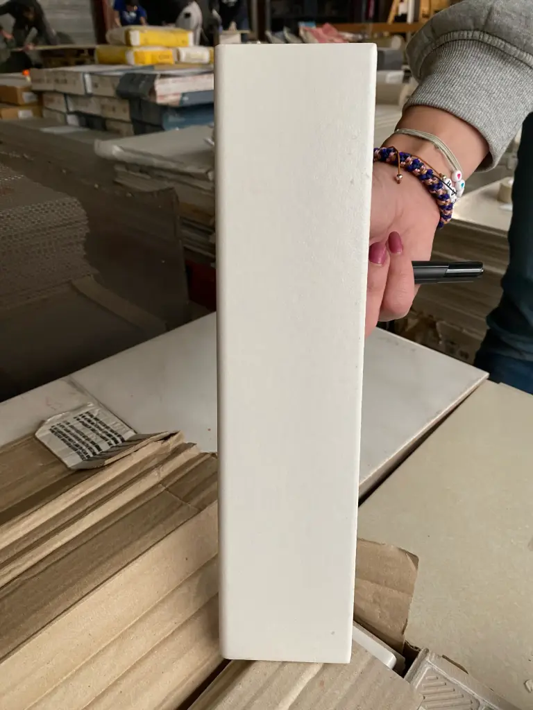 JA10 - Plinthes blanches