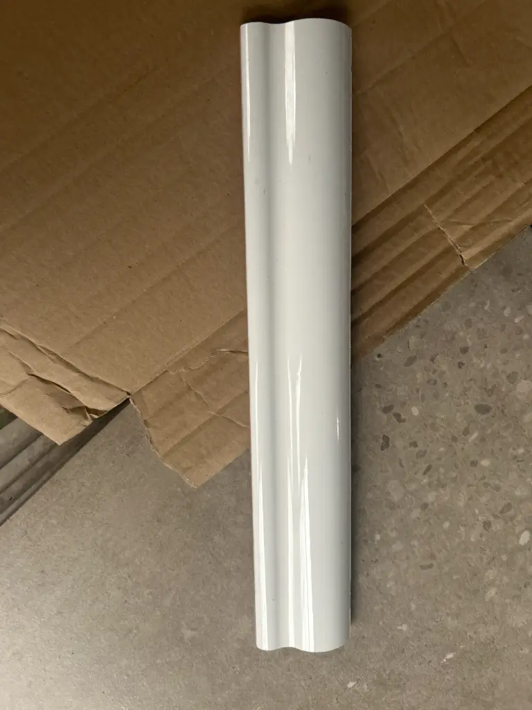 JT11 - Moulure carrelage  Couleur: Blanc - 30x 5