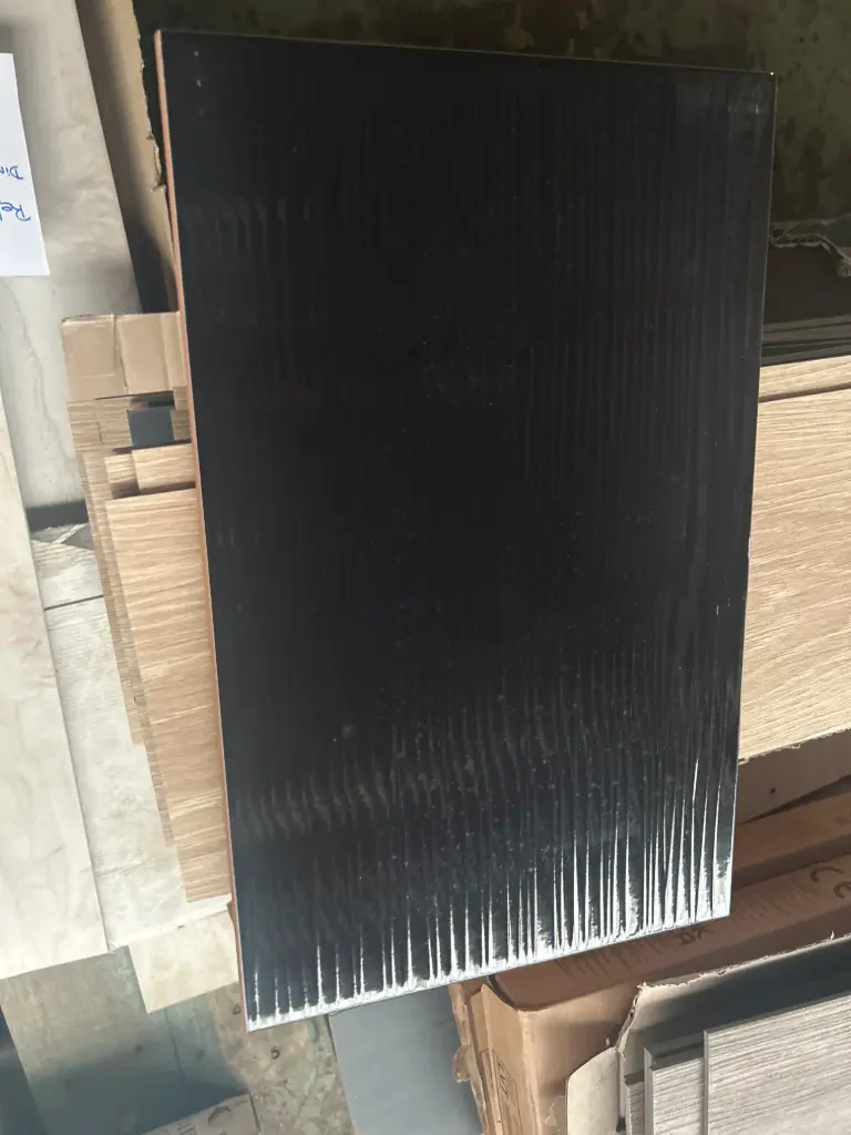 [JT 25] JT 25 - Carrelage faïence Couleur: Noir brillant strié  - 40x25