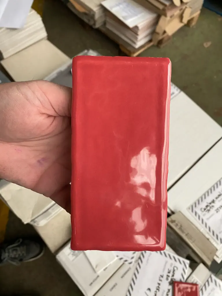 JA20 - Carrelage mural rouge « métro »