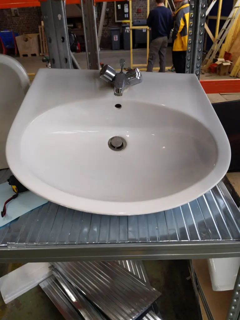 FE01 - Lavabo suspendu