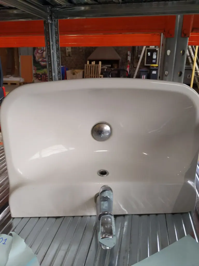 FE02 - Lavabo suspendu + mitigeur