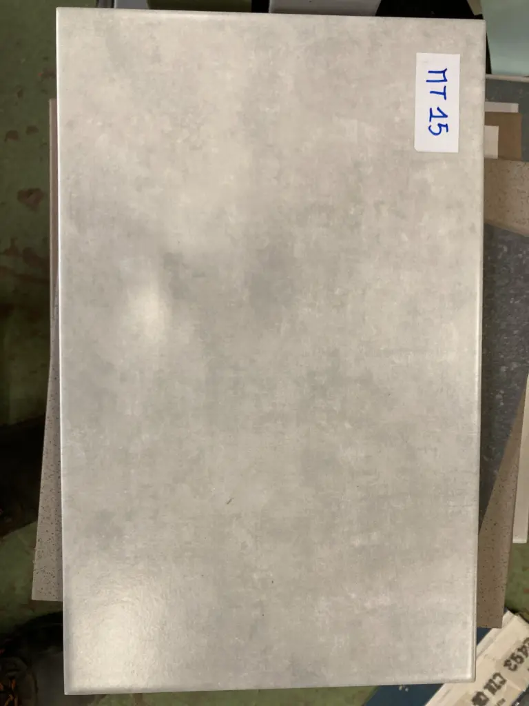 MT15 - Carrelage mural gris clair