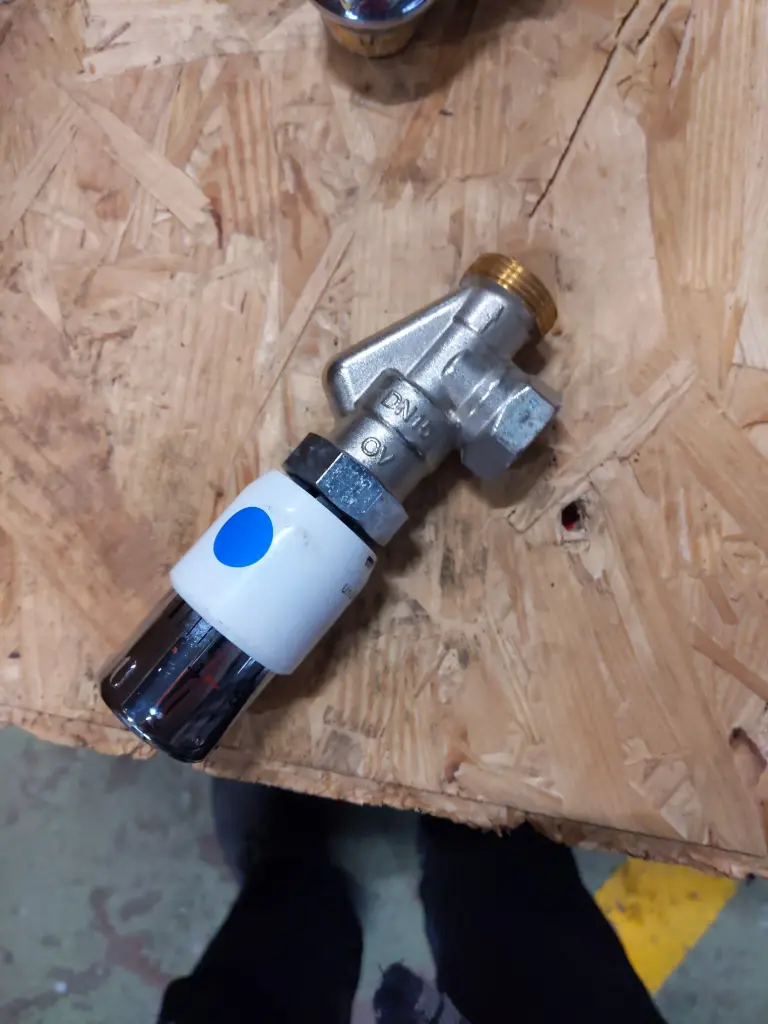 FE05 - Robinet thermostatique radiateur 