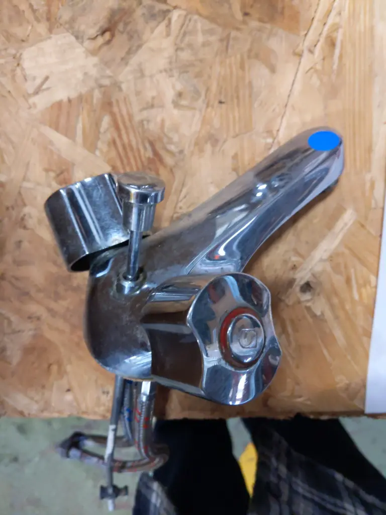 FE07 - Robinet lavabo