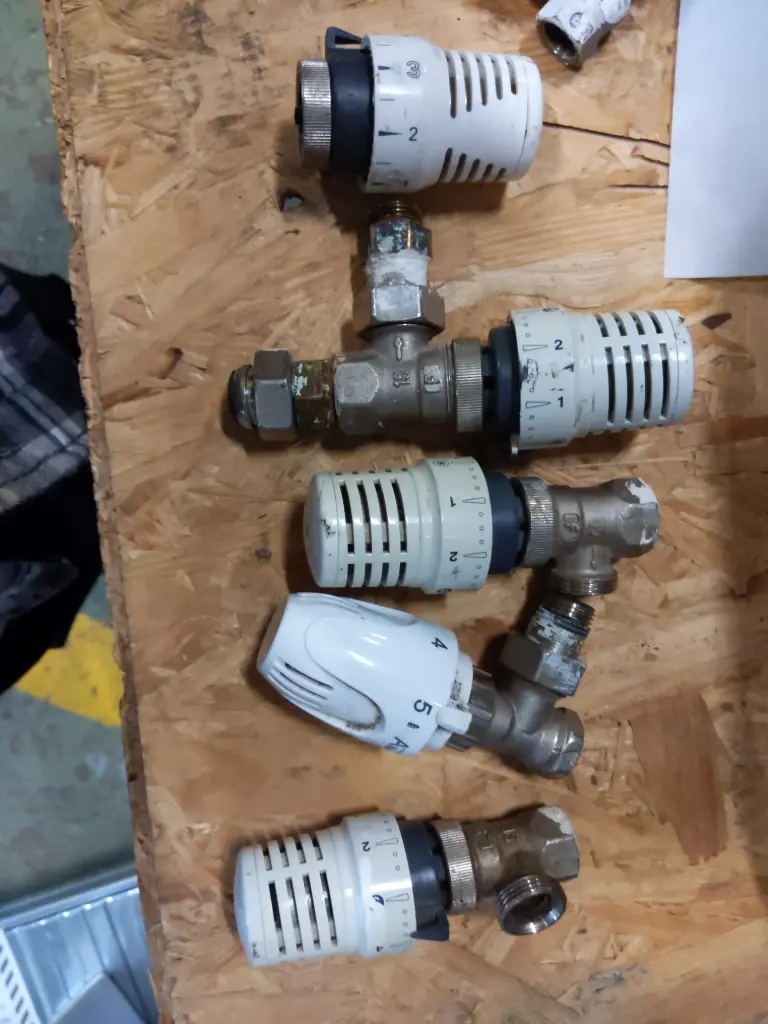 FE09 - Robinet thermostatique radiateur