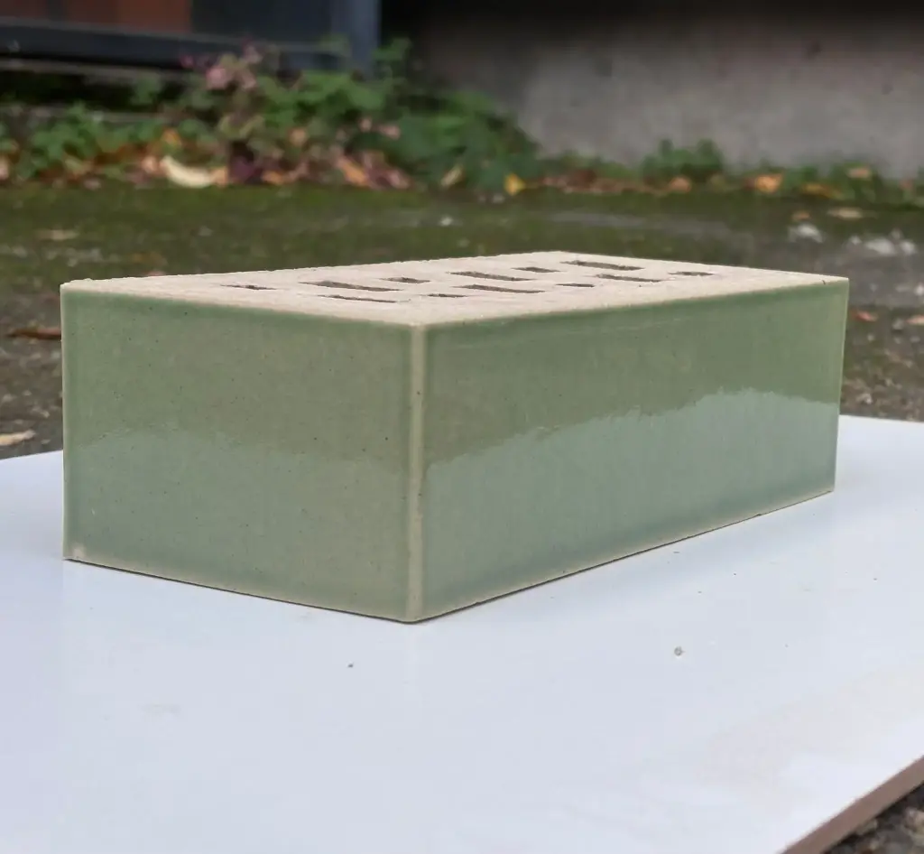 AK04 - Brique emaillée verte 2 côtés