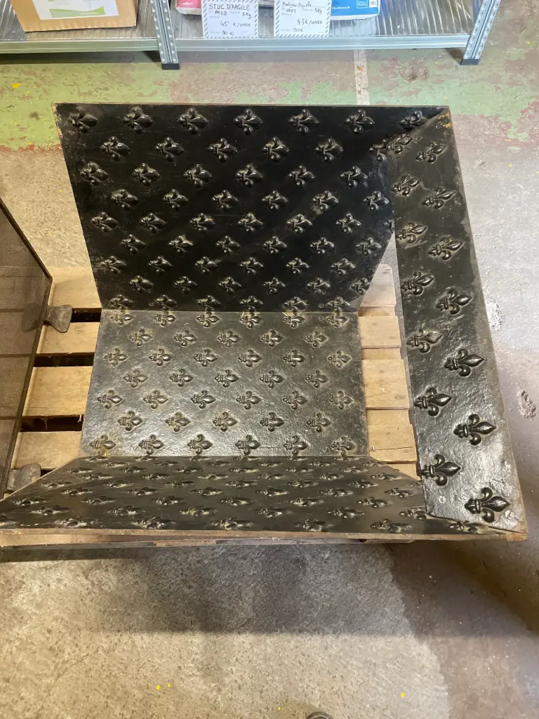CT100 - Plaque de cheminée en fonte - fleur de lys 