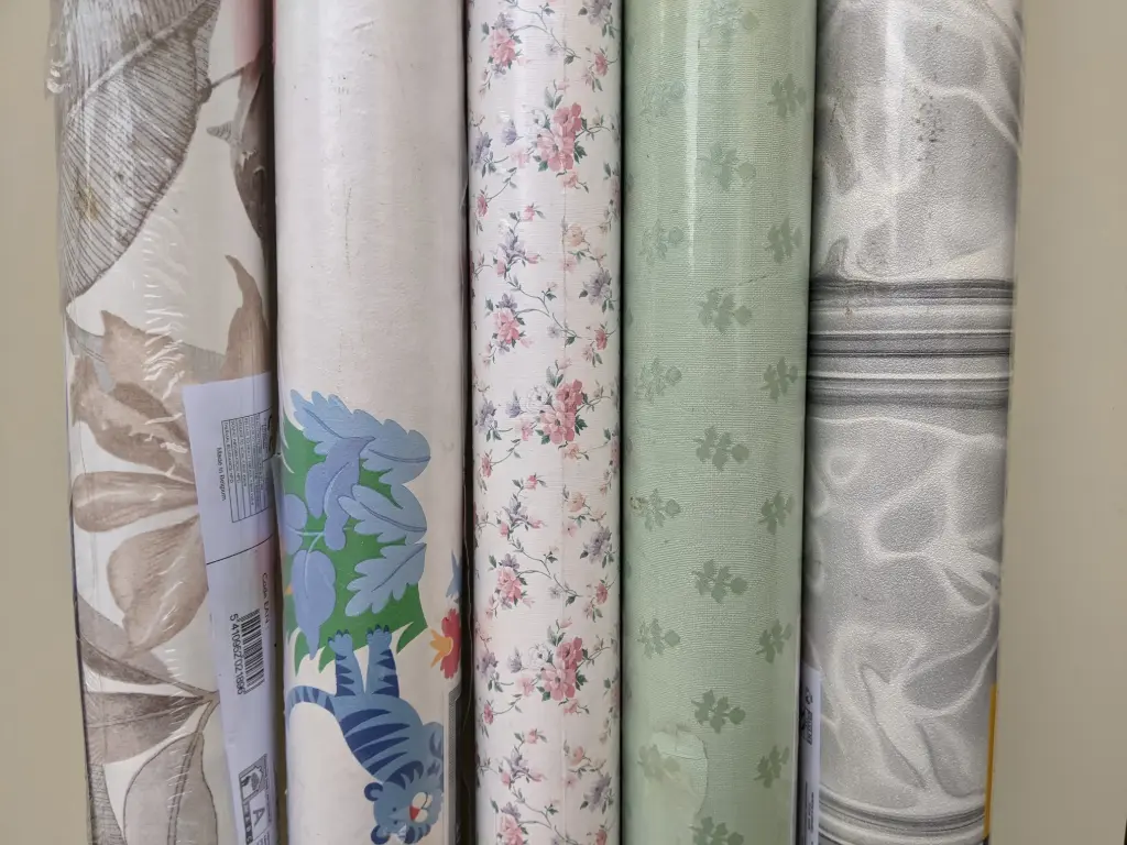 [CT151] CT151 - Papier peint - coloris/designs variés  -  En stock en magasin - 1 €