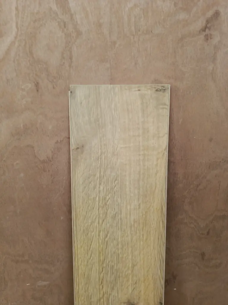 WG03 - Latte de parquet stratifié couleur chêne 