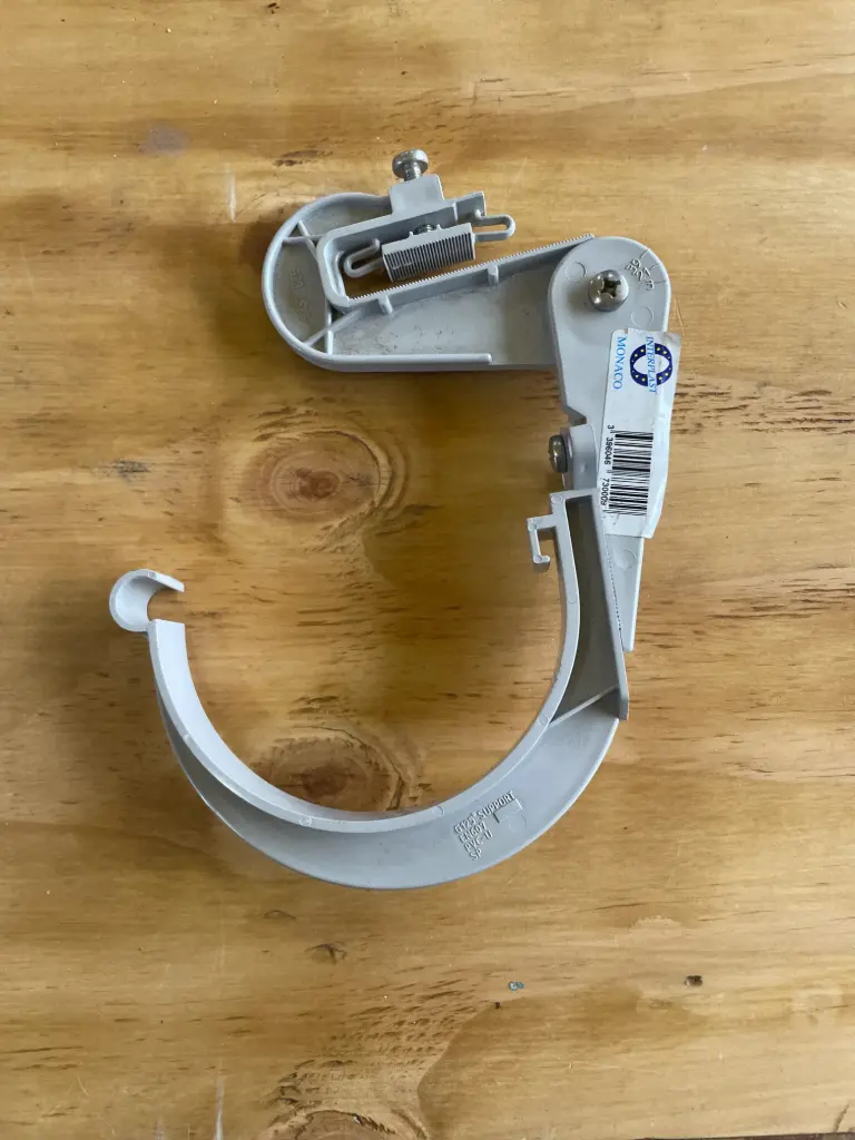 CT223 - Crochet de gouttière avec étrier réglable 