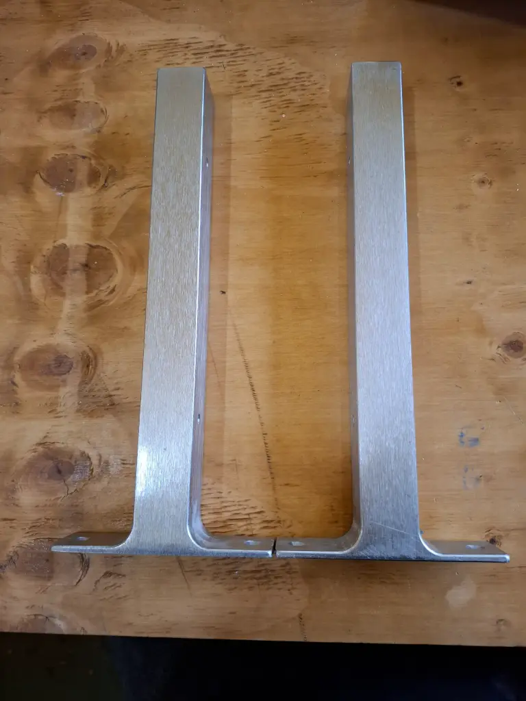 FR05 - GRANHULT Équerre, nickelé