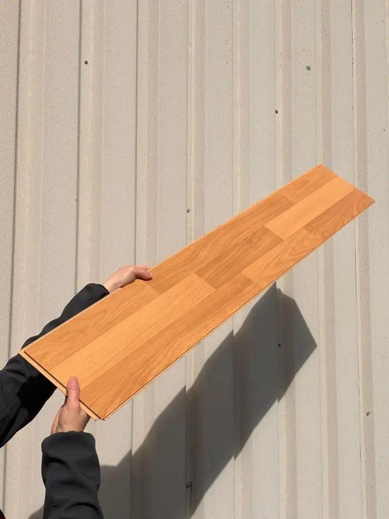 CT260 - Parquet stratifié Hêtre à lamelle - paquet de 8 lames