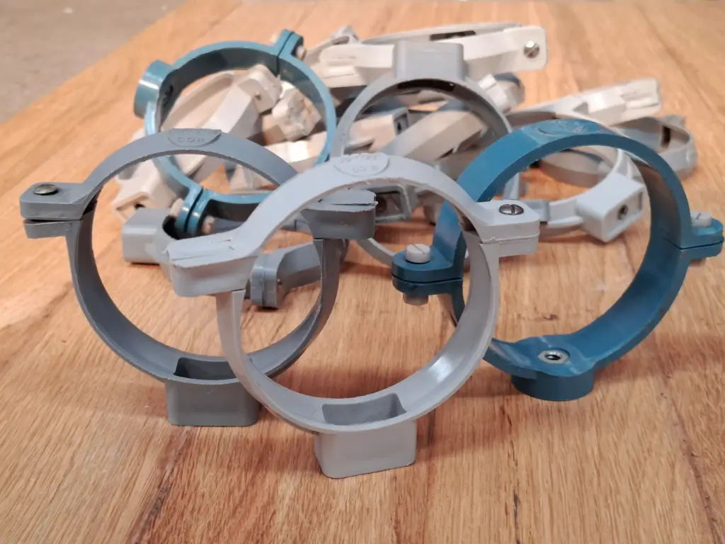 FR24 - Collier de fixation pour tube pvc Diam.80 mm