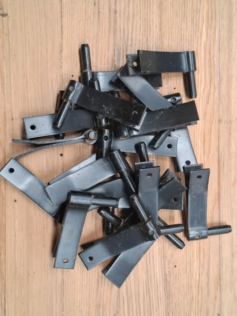 FR27 - Gond à sceller