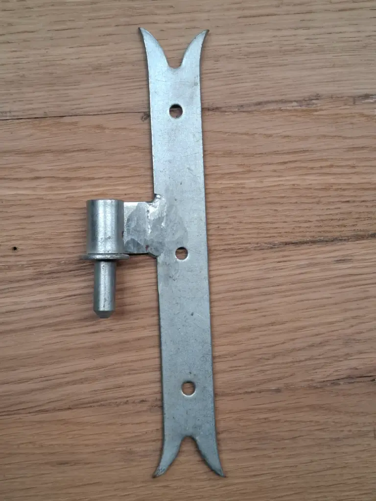 FR28 - Penture équerre queue de carpe