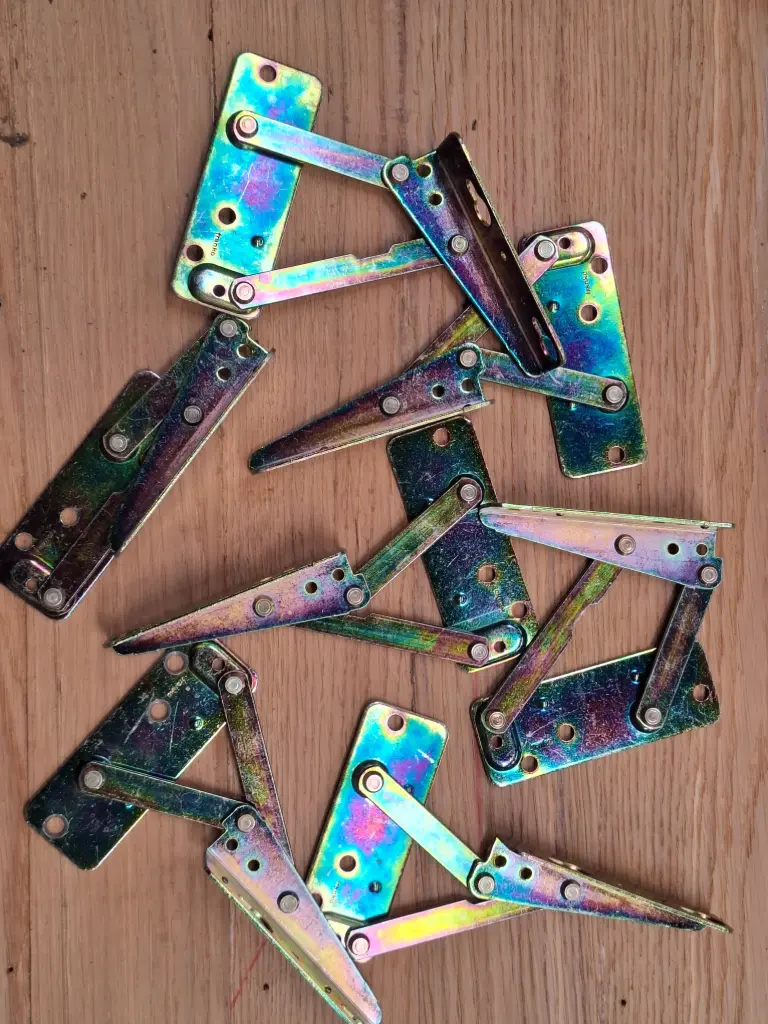 FR32 - Compas d'abattant Schwenfix 95° pour coffres ou banquettes d'angle - HETTICH