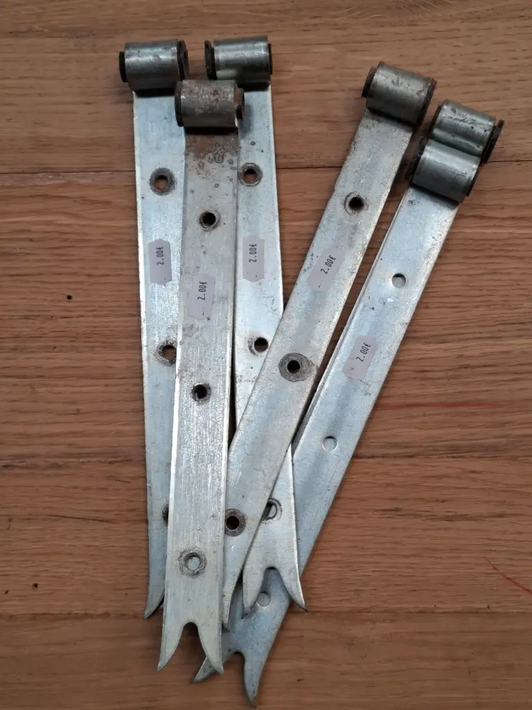 FR33 - Penture bout queue de carpe acier 