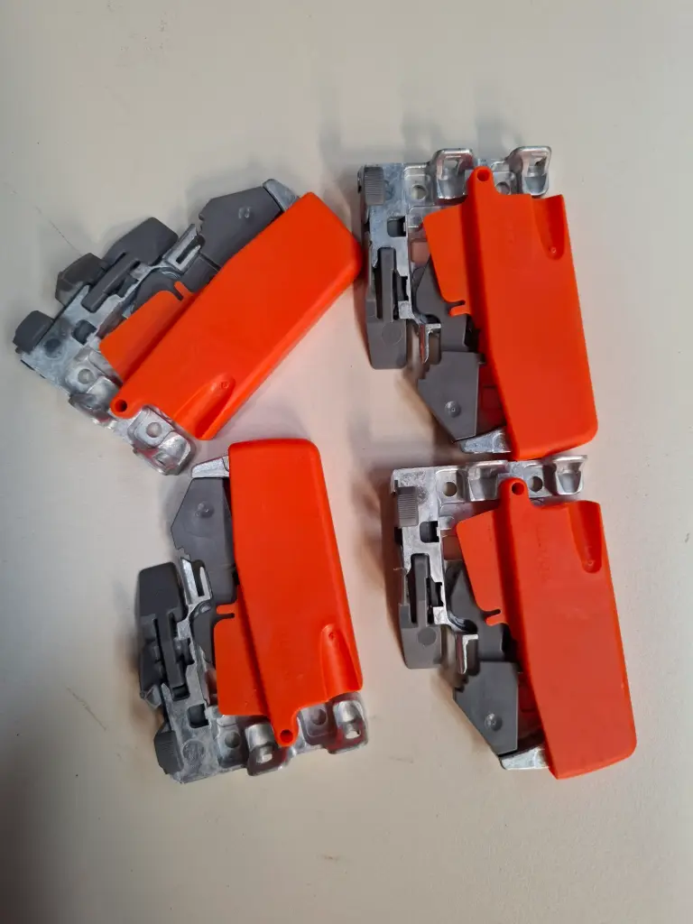 FR41 - Clip de verrouillage tiroir Blum