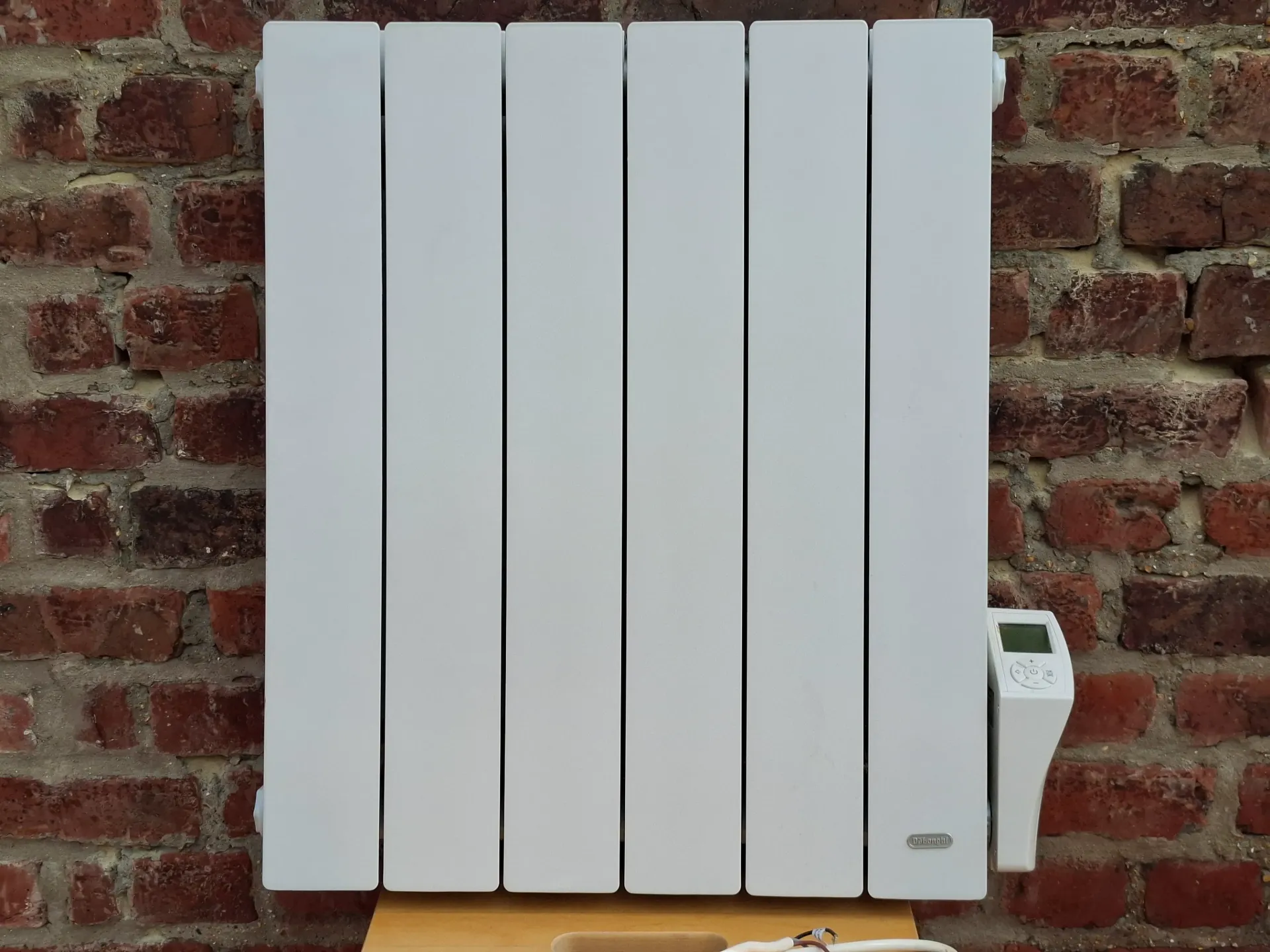 [FR58] FR58 - Radiateur à inertie fluide 1000W DELONGHI