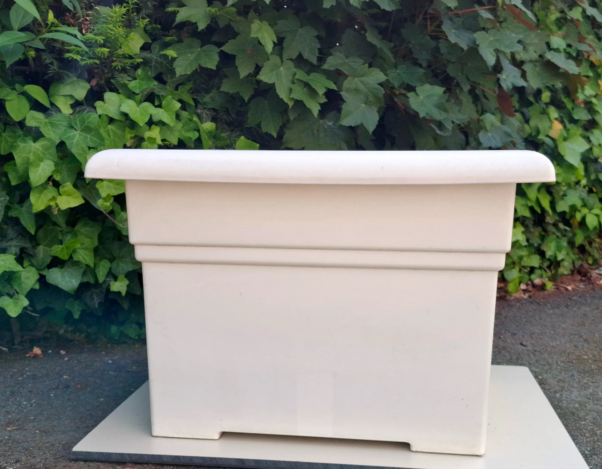 FR142 - Pot de Fleur extérieure Grosfillex