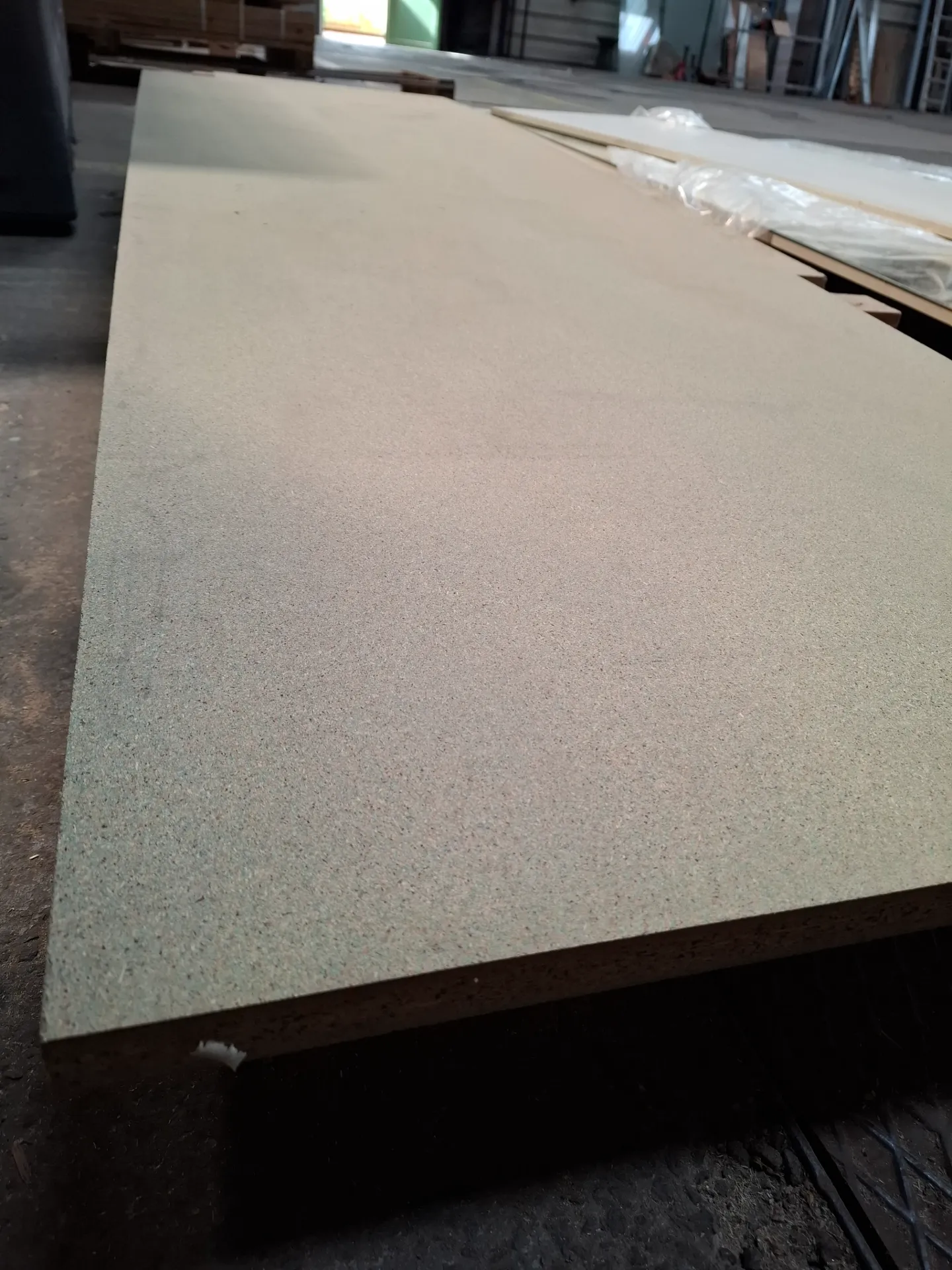 [FR153] FR153 - Plaque agglomerée 2,16m×0,7m