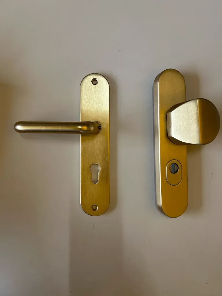 [SA12] SA12  - Poignée de porte d’entrée