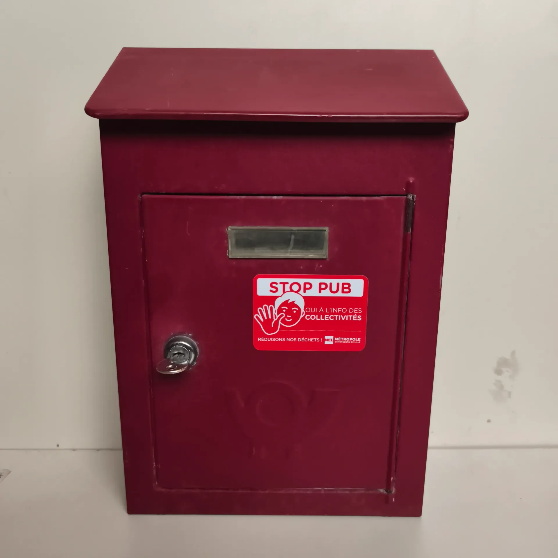 [LS42] LS42 - Boite au lettre rouge