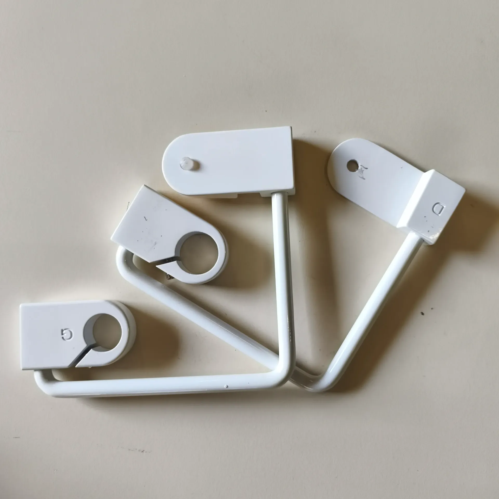 [LS40] LS40 - 2 Support simple tringle à rideau pour fenêtre encastrée