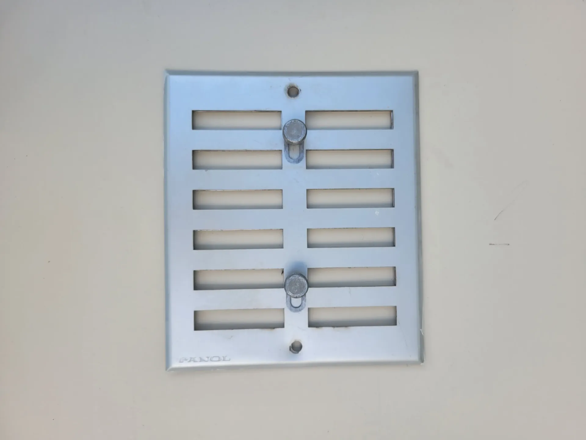 [RD21] RD21 - Grille d'aération en aluminium