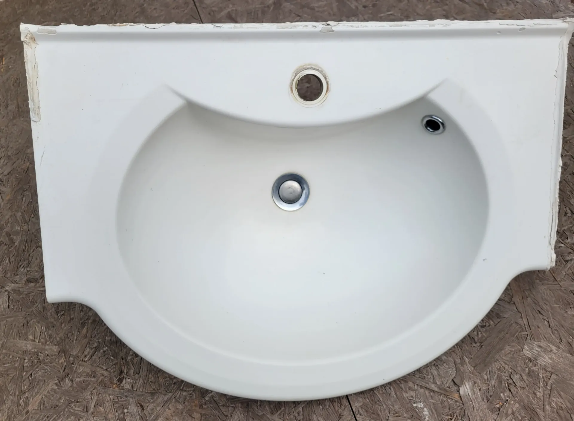 RD51 - Lavabo légèrement ébreché