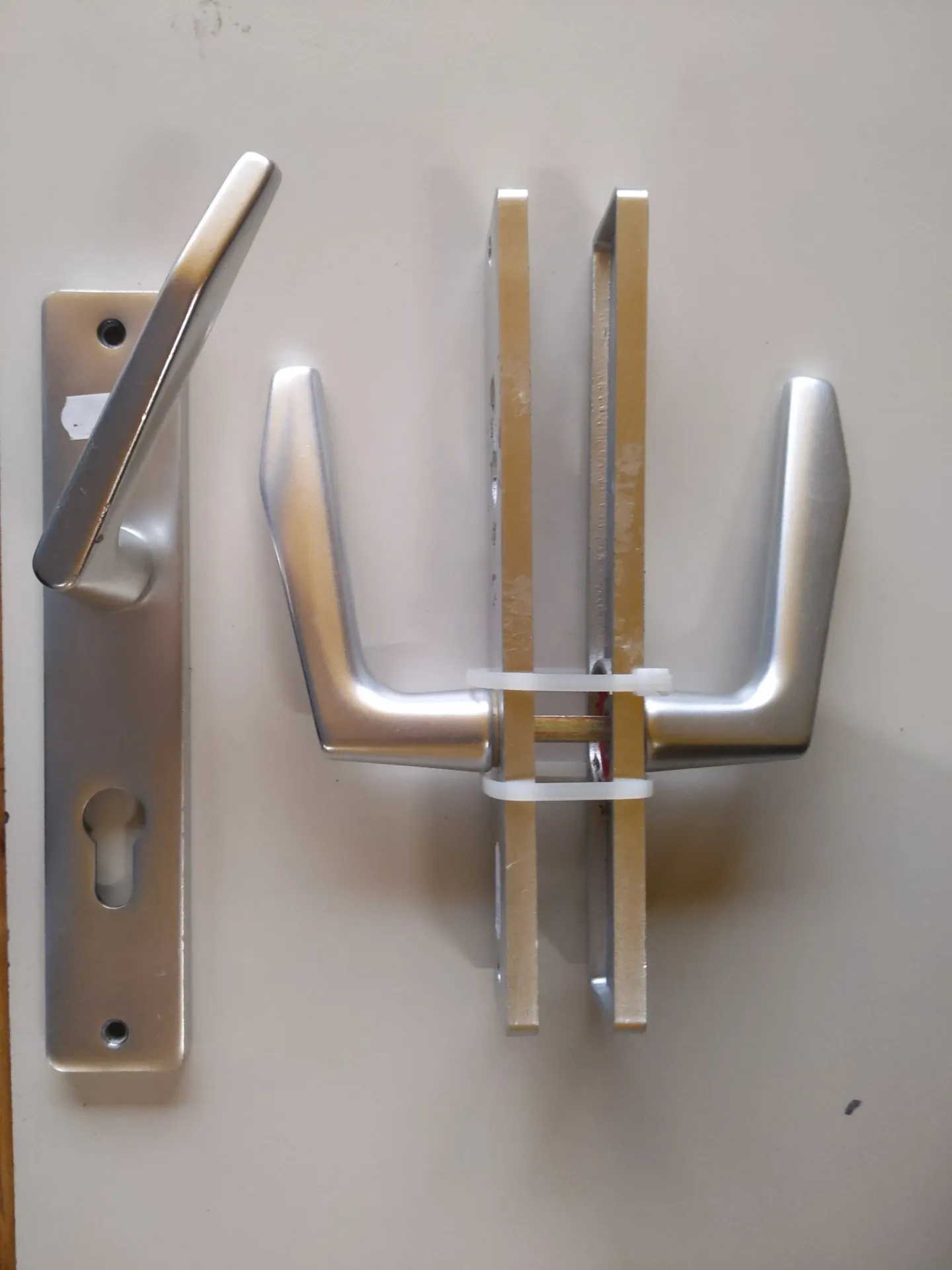 CT432 - Lot de 2 poignees simples d'occasion - Différents modèles