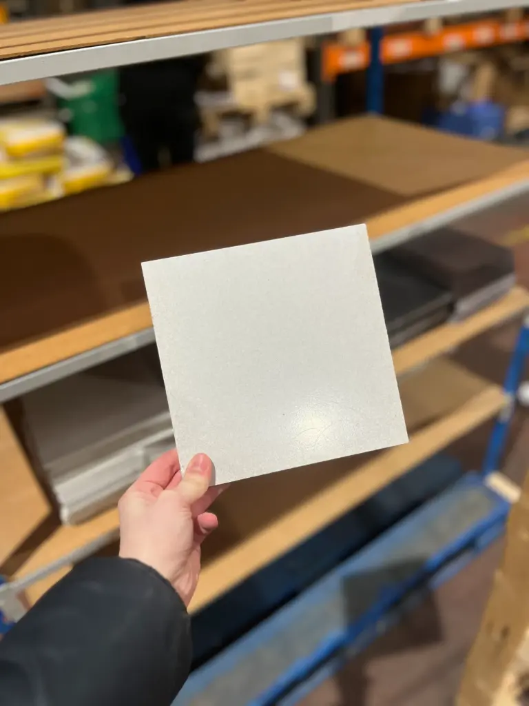 MN18 - Carreau en coquille de moule - etnisi - blanc/crème