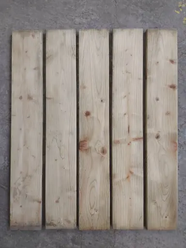 [DL18] DL18 - Planche de bois (pin)