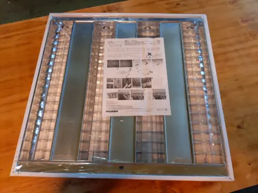 [CT82] CT82 - Luminaire encastré 600 x 600 pour tubes fluorescents 