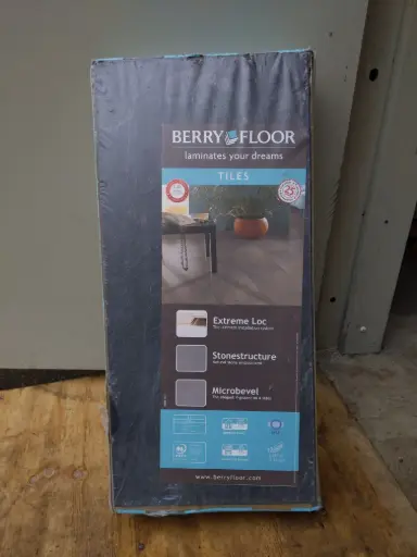 [CT93] CT91  - Parquet stratifié noir clipsable - 1 boîte de 12 lames 